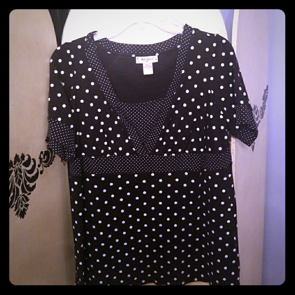 Short sleeve polka dot top